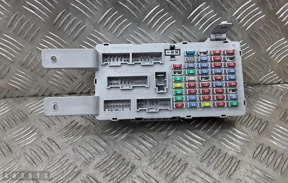 Hyundai Santa Fe Fuse module 919502B400