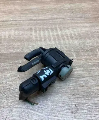 Volkswagen Golf IV Turbo solenoid valve 1J0906283C