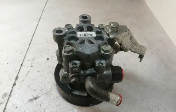 Toyota Avensis T250 Power steering pump 32100
