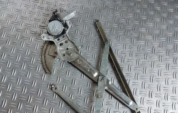 Suzuki SX4 Front door window regulator with motor