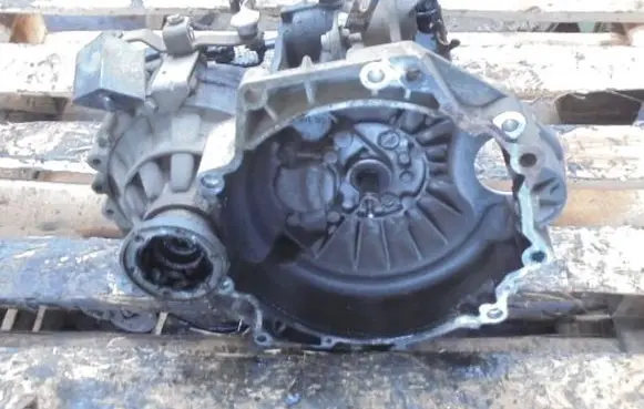 Volkswagen Golf III Manual 4 speed gearbox DSB