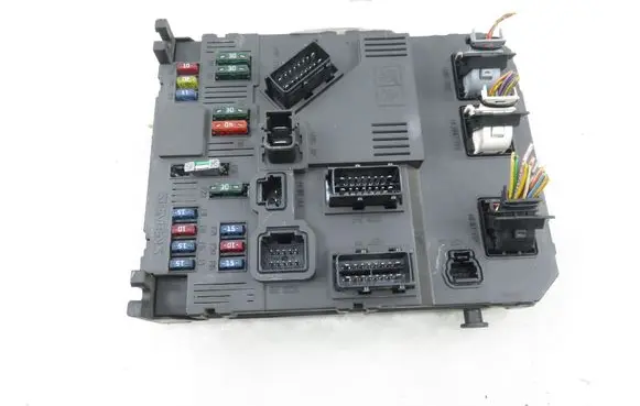 Peugeot 206 Central body control module 9646777380