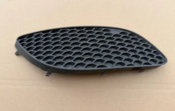 Opel Zafira B Front bumper lower grill 13247321