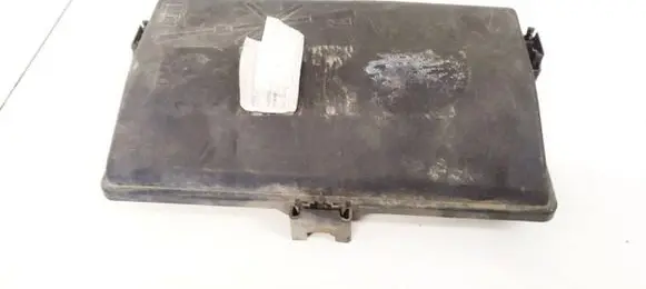 Opel Insignia A Fuse box cover 13222784