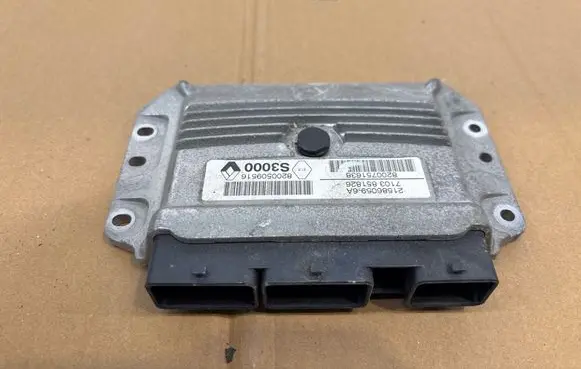 Renault Megane III Engine control unit/module 215860596A 8200751638 8200509516