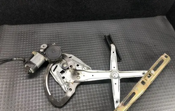 Mercedes-Benz SL R129 Front door window regulator motor 0130821329