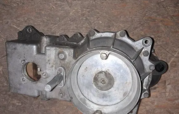Mercedes-Benz SL R107 Fuel distributor 0438120170