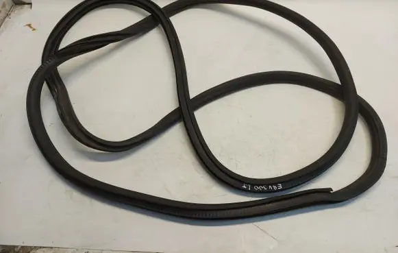 Mercedes-Benz EQV 447 Rear door rubber seal (on body) mereqv