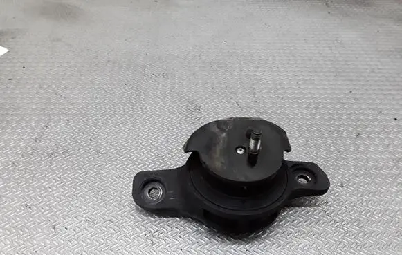 Subaru Legacy Engine mount bracket