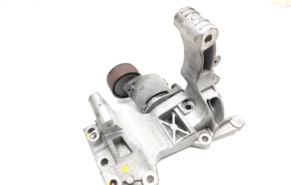 Hyundai Santa Fe Generator/alternator bracket 90620A0300