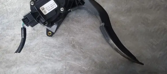 Renault Captur Accelerator throttle pedal 180223454R