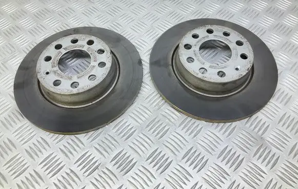 Volkswagen Golf VII Rear brake disc 