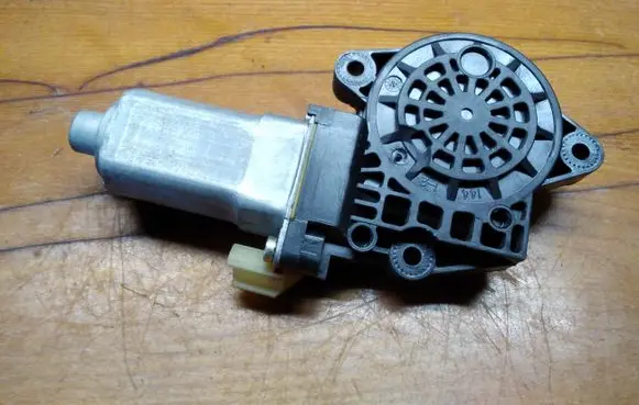 KIA Sportage Front door window regulator motor