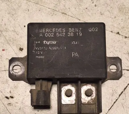 Mercedes-Benz E W211 Charging relay A0025423819