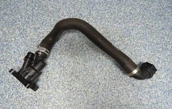 Volvo XC90 Engine coolant pipe/hose 31439753