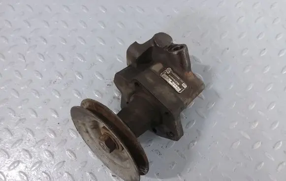 Mercedes-Benz 200 300 W123 Power steering pump