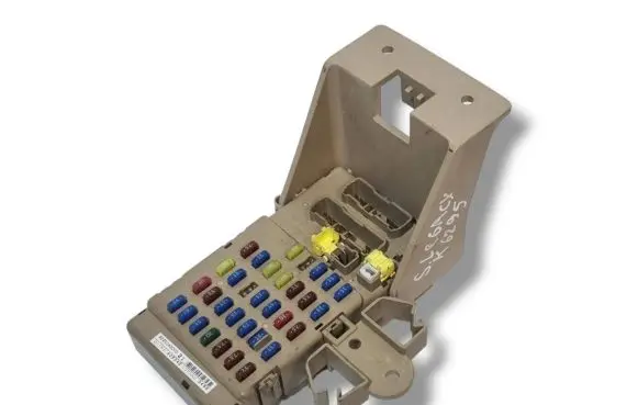 Subaru Legacy Fuse module 82201AG000