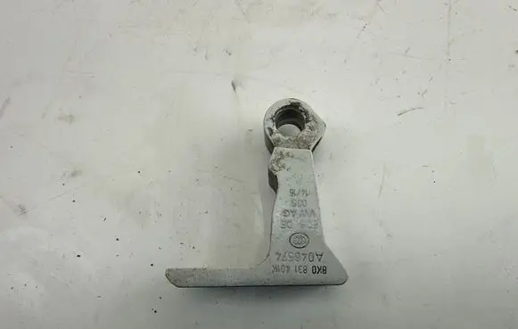 Volkswagen Touareg II Rear door lower hinge 8K0831401K