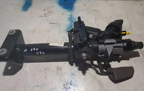 Mercedes-Benz A W169 Steering wheel axle 1684620184