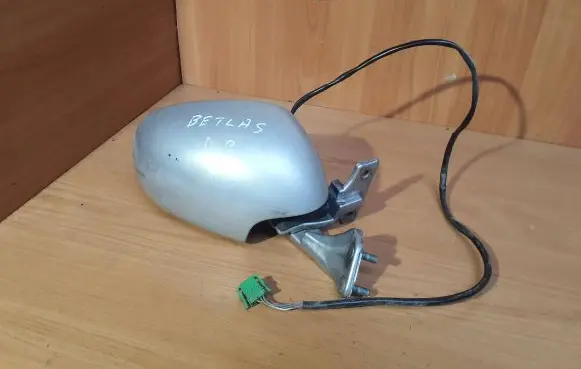 Volkswagen New Beetle Front door electric wing mirror 