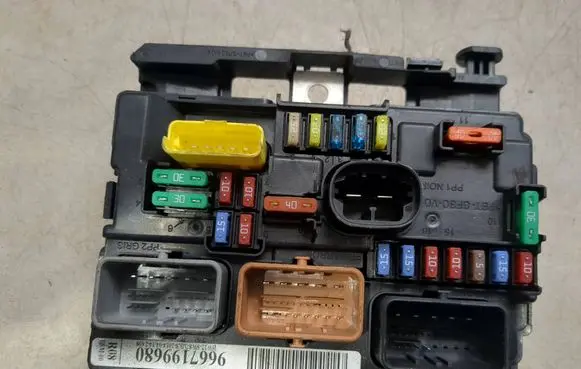 Citroen C3 Fuse module 9667199680