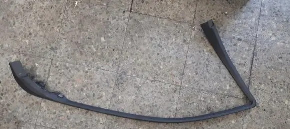 Mercedes-Benz C W203 Front door window/glass frame a2037250171