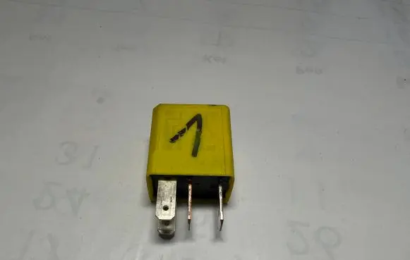 Opel Zafira A Other relay 24433728