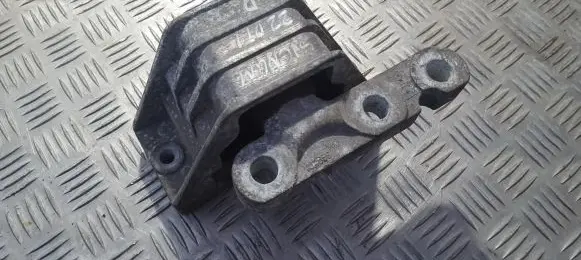 Opel Signum Engine mount bracket V04656