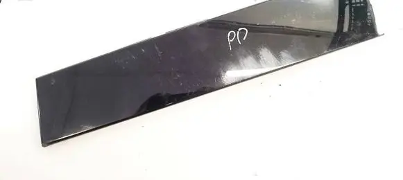 Ford Focus Front door glass trim molding BM51A20898AA
