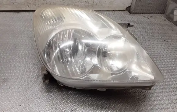 Toyota Corolla Verso E121 Headlight/headlamp