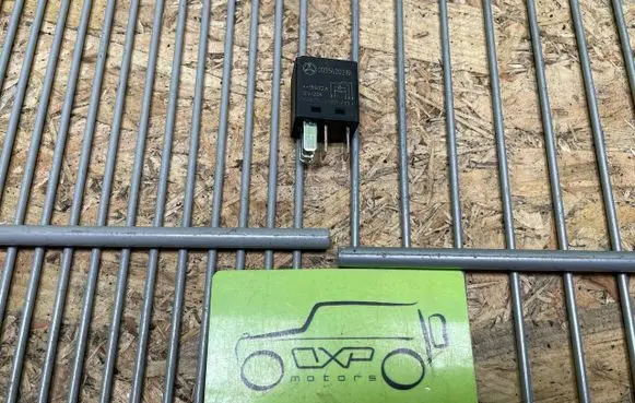 Mercedes-Benz G W461 W463 1st Gen Hazard warning light relay A0035420219 0035420219