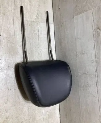 Audi A3 S3 8V Front seat headrest 