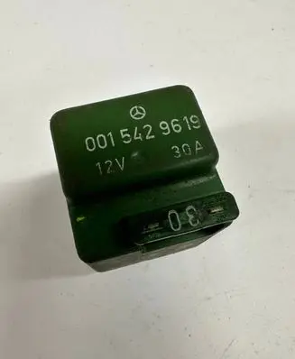 Mercedes-Benz E W124 Other relay 0015429619