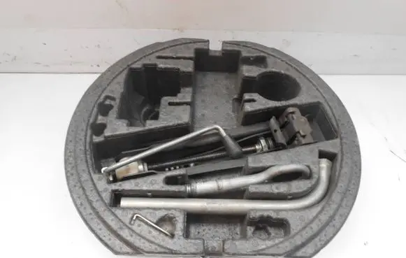 Volkswagen Golf V Tool box 1K0012115C