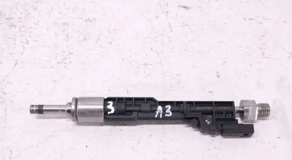 BMW X3 F25 Fuel injector 13647597870 7597870 0261500109