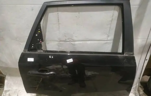 KIA Sorento Rear door JUODOS