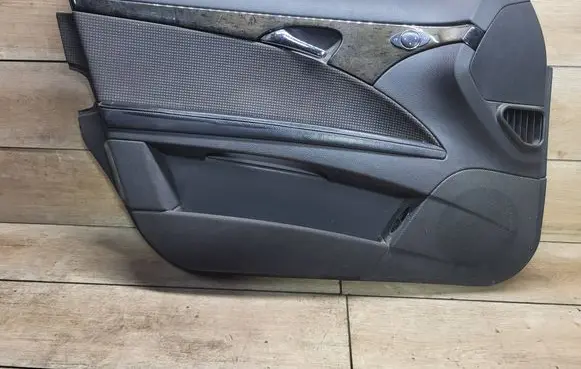 Mercedes-Benz E W211 Front door card panel trim A2117206772 8549281 00009D03