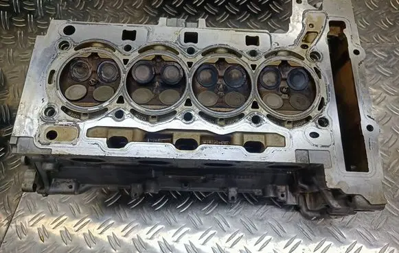 Citroen DS7 Crossback Engine head 9822246110