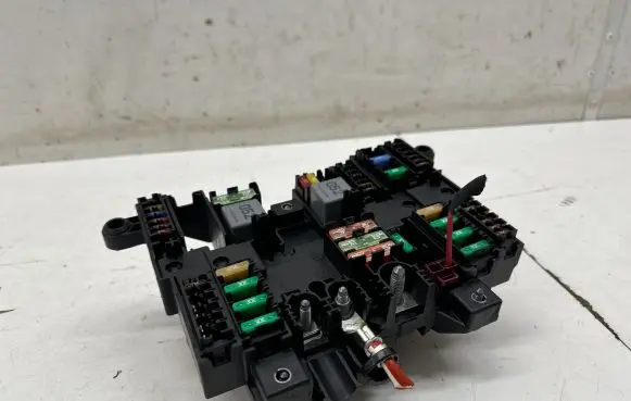 Mercedes-Benz CLA C118 X118 Fuse module A1779061102