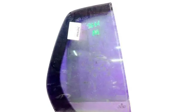 Volkswagen Golf IV Front door window glass four-door