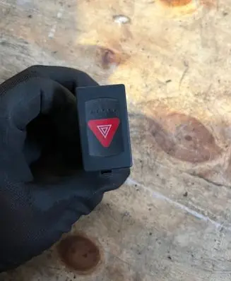 Volkswagen PASSAT B5.5 Hazard light switch 3B0953235D