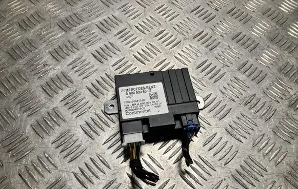 Mercedes-Benz C W205 Fuel pump relay A0009006007