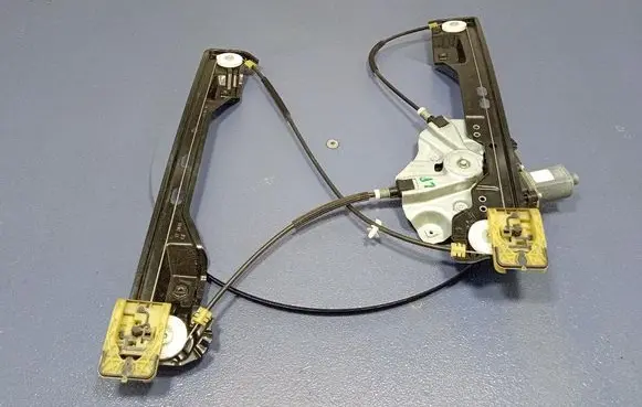 Opel Zafira C Front door window regulator with motor 20951581