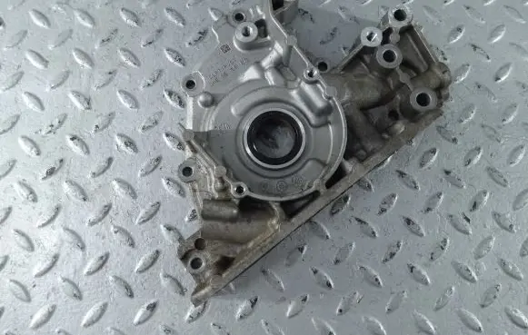 Audi Q2 - Oil pump 04E115109AC 04E115105BT