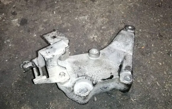 Mercedes-Benz E W212 Engine mounting bracket A6510940039