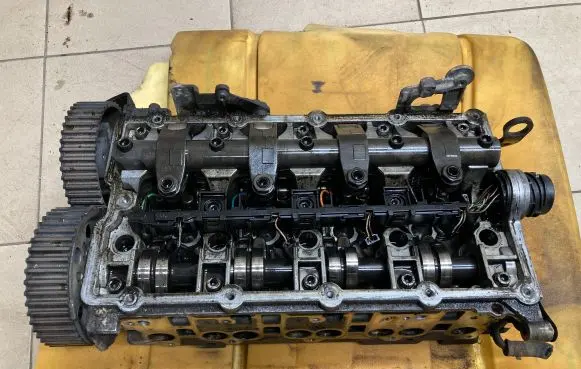 Volkswagen PASSAT B6 Engine head 03G131159 0704061839 0518132