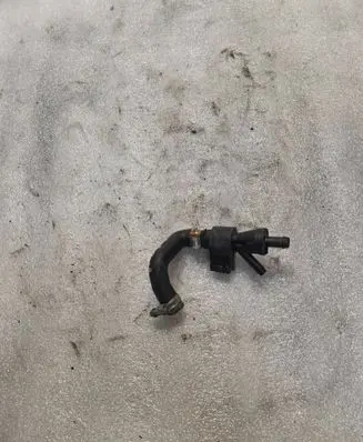 Audi A4 S4 B5 8D Vacuum valve 