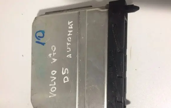 Volvo V70 Engine control unit/module 30637733A 0281011078