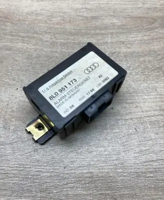 Audi A3 S3 8L Alarm control unit/module 8L0951173