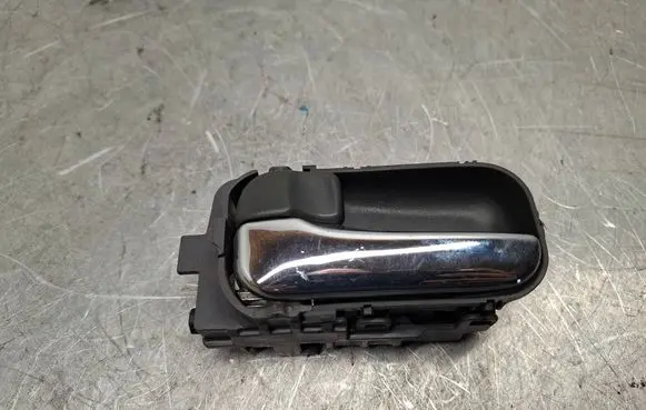 Nissan X-Trail T30 Front door interior handle